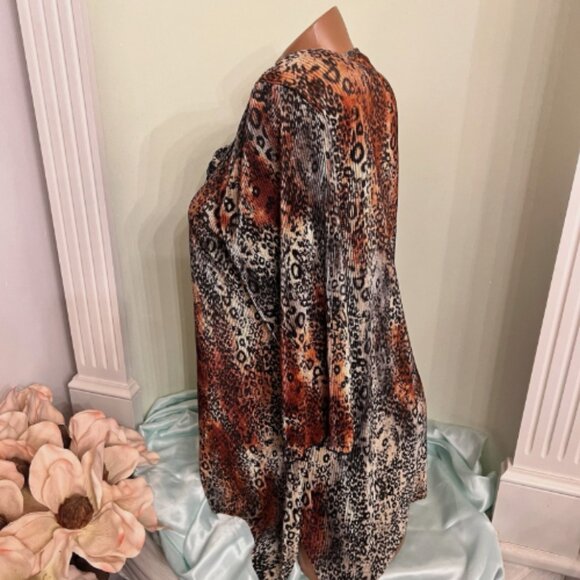 Christopher & Banks. Size M. Micro Pleated Beaded Animal Print Scoop Top. B121 - Picture 2 of 5